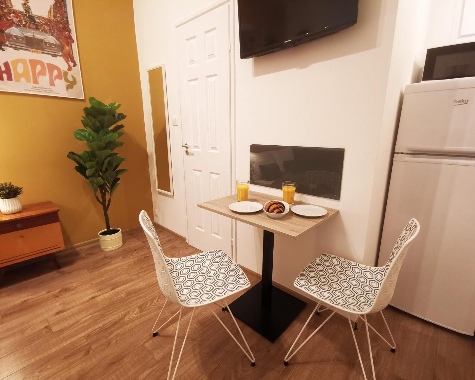Apartment Retro Designstudio In Downtown *